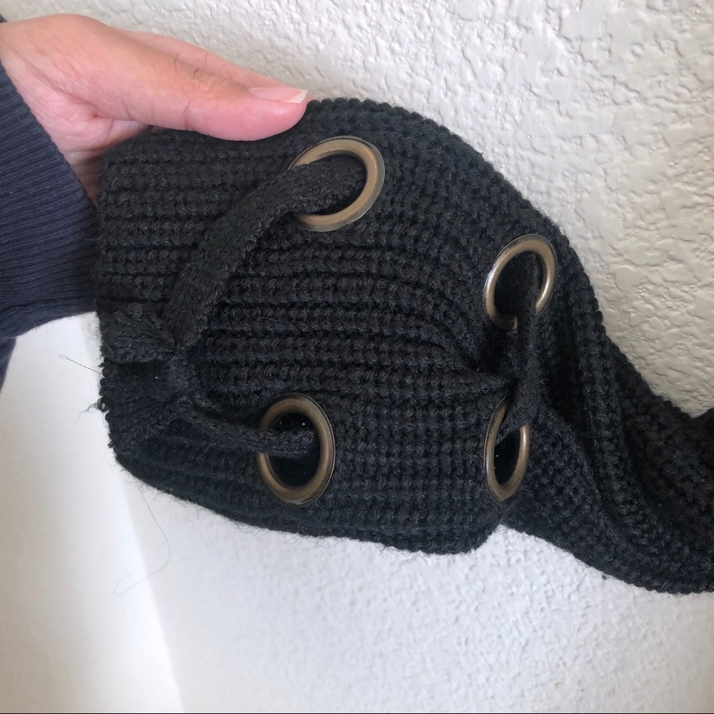 Cute black v-neck knit sweater - Picture 7 of 7